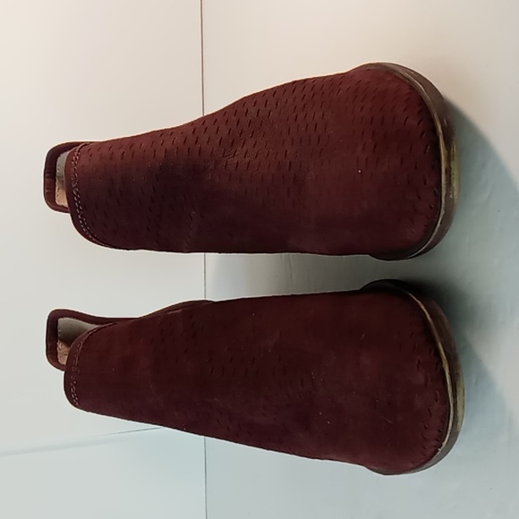 Lucky Brand Baley Booties - Picture 2 of 8